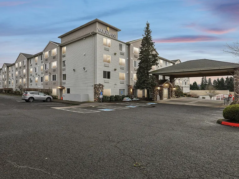 Woodland Flats Apartments — Photo 74
