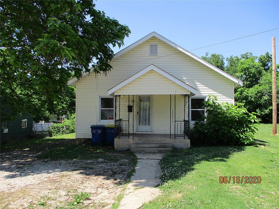 1st image of 806 E 1st St