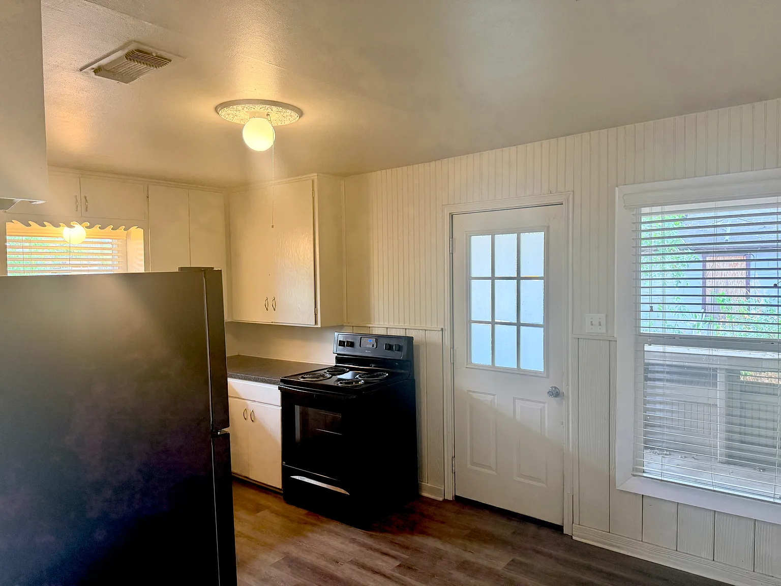 3 bed, 1128 sqft, $1,295 — Photo 2