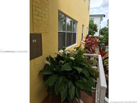 2nd image of 7720 Byron Ave APT 4