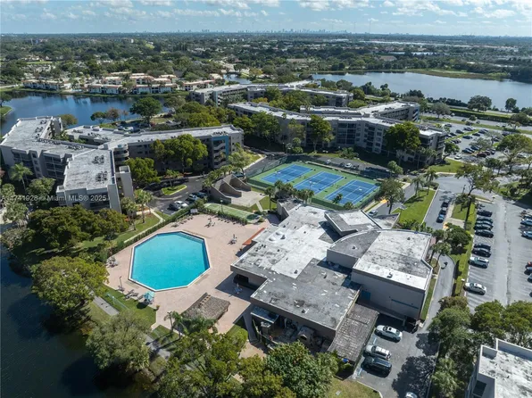 1100 Colony Point Cir APT 214, Pembroke Pines, FL 33026