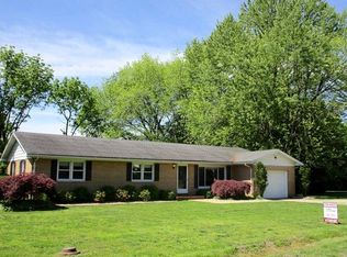 1616 Sunset Dr, Carmi, IL 62821