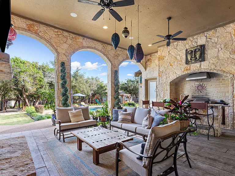 8464 Spicewood Springs Rd — Photo 16