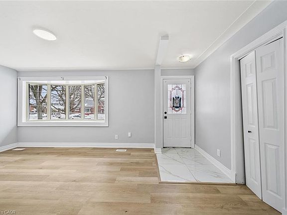 3rd image of 40 Donald St