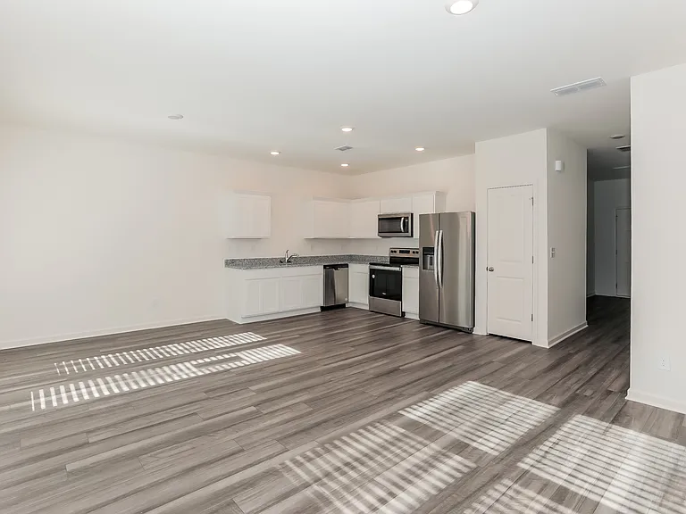 2567 Coventry St SW — Photo 2
