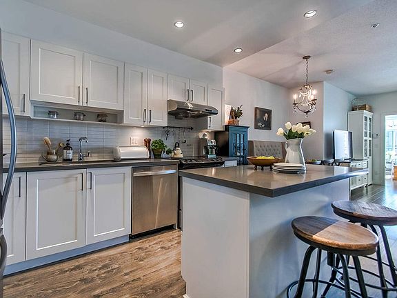 5th image of 963 Charland Ave #2104