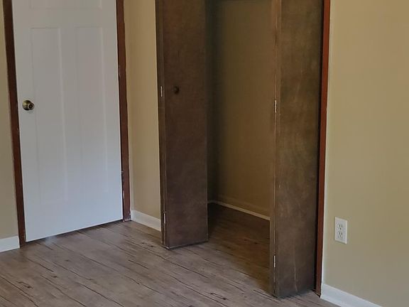 3rd image of 3244 Redwood Ln APT A