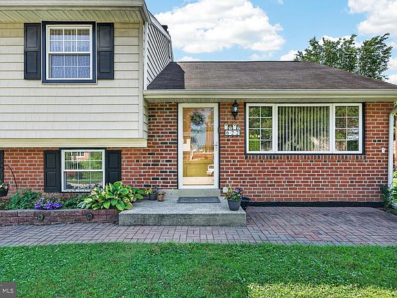 3rd image of 622 School Ln