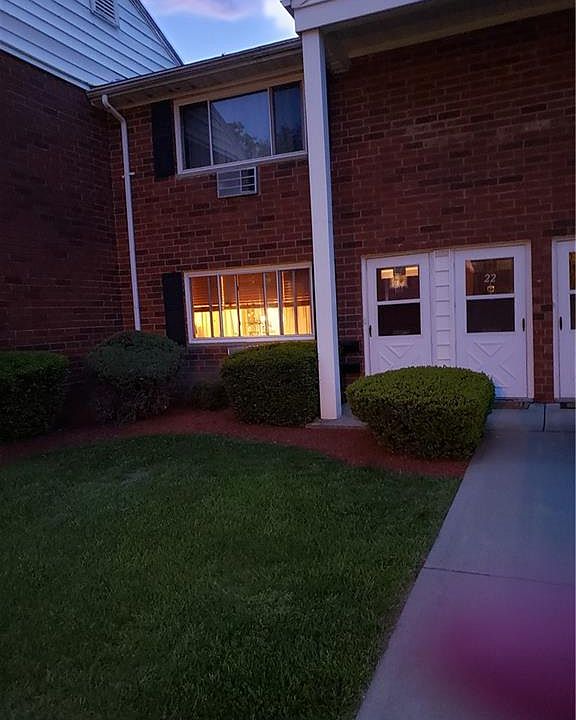 1st image of 24 Manor Dr #24
