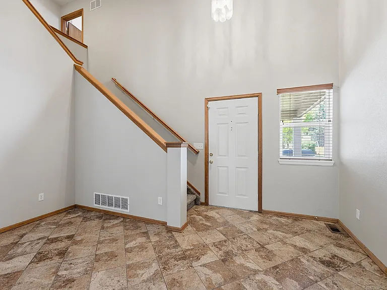 17624 Peyton Dr — Photo 4