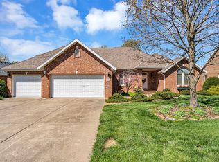 1145 N New Castle Ave, Springfield, MO 65802