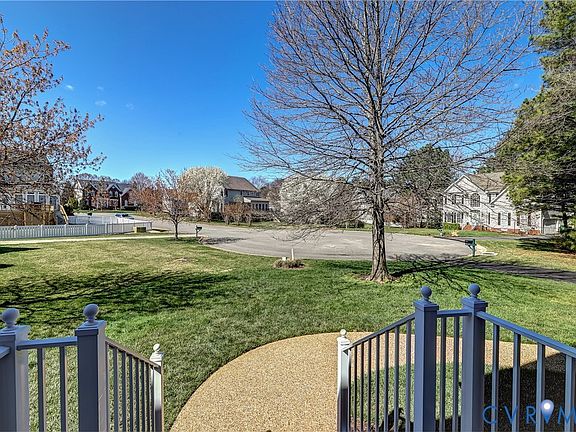 3rd image of 5611 Bosworth Ct