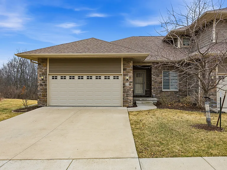 24 Holiday Ridge Ln — Photo 1