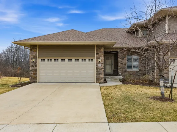 24 Holiday Ridge Ln, Coralville, IA 52241