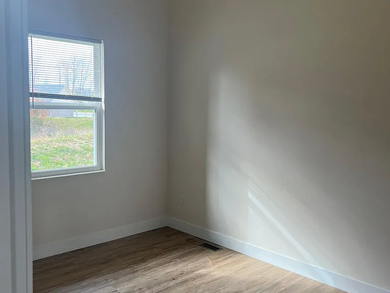 404 Court Yard Ln — Photo 15