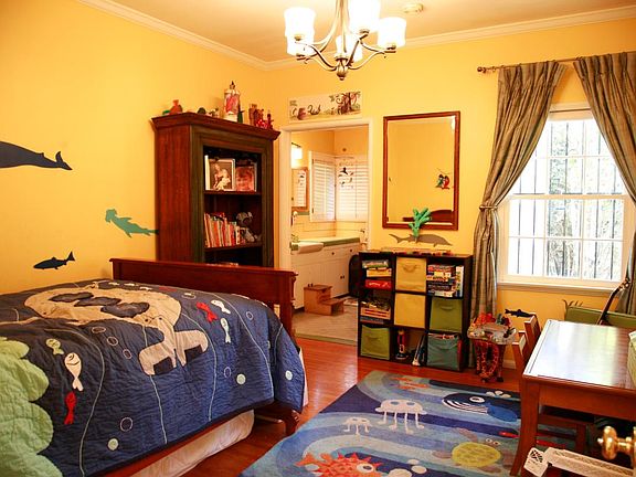 Third bedroom leading to second bath