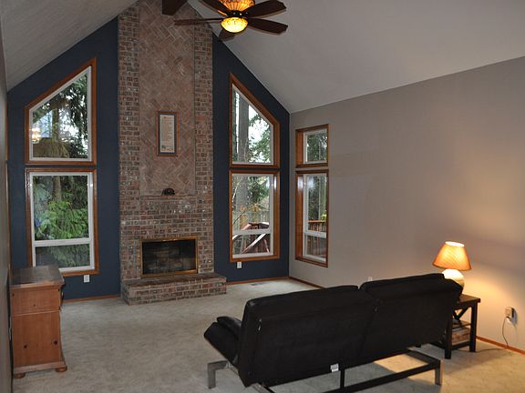 2nd image of 357 NE Lindsey Ct