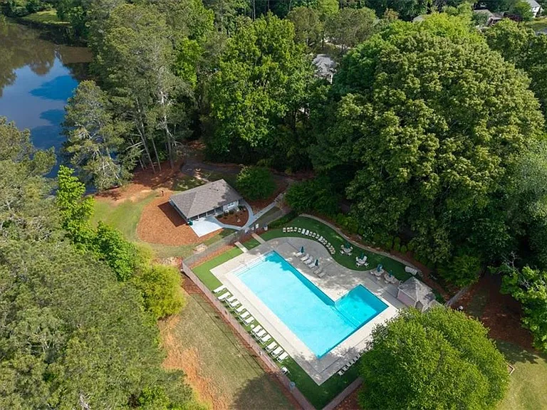 9470 Hillside Dr — Photo 33