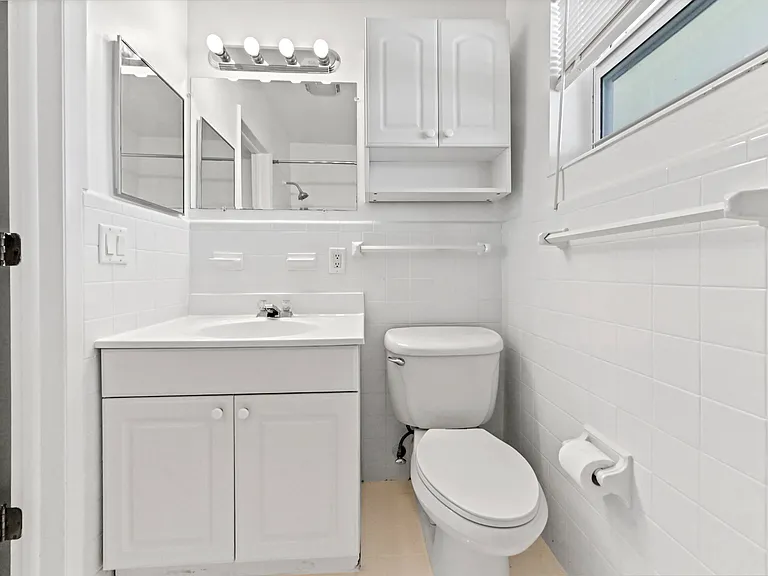 2755 NE 28th Ave #F1 — Photo 16
