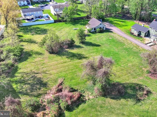 Bond Ave, Reisterstown, MD 21136