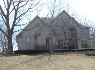 4 Valley View Dr, Lemont, IL 60439