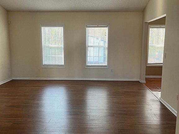 3rd image of 15 Derby Ln