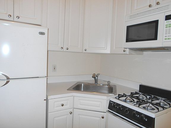 3rd image of 257 W 10th St APT 1W