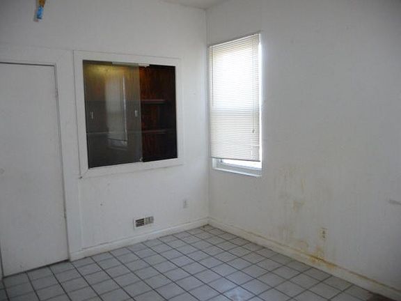 3rd image of 4108 Flower Ave