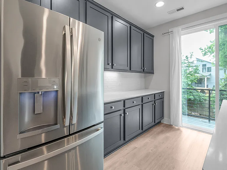 570 W End Dr — Photo 27