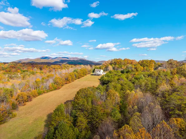 2716 Lazenbury Rd, Bedford, VA 24523