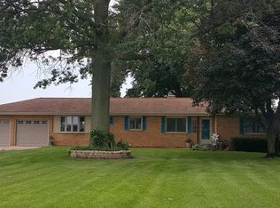 808 Gregden Shores Dr, Sterling, IL 61081