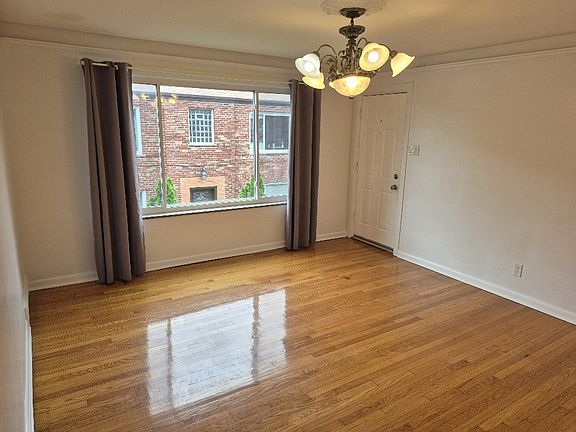 5th image of 3947 Jamieson Ave #2W