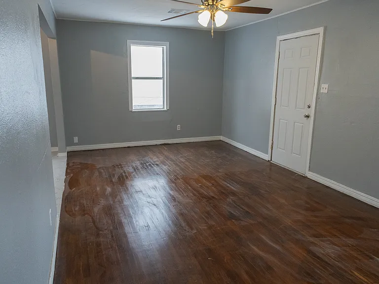 1249 Bellevidere Dr — Photo 2