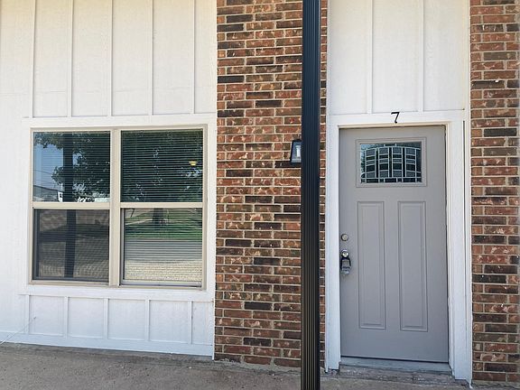 2nd image of 202 Pecan St APT 7