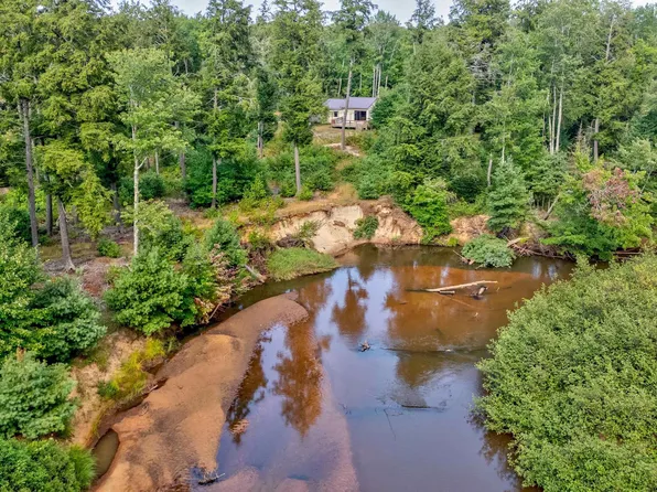 5307N Cal's Dr, Manistique, MI 49854