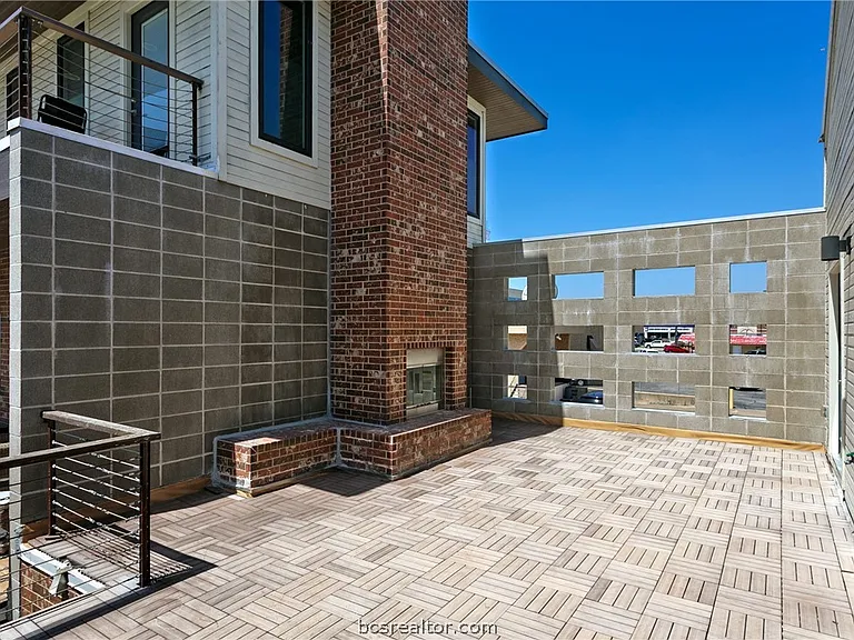 217 N Houston Ave — Photo 27