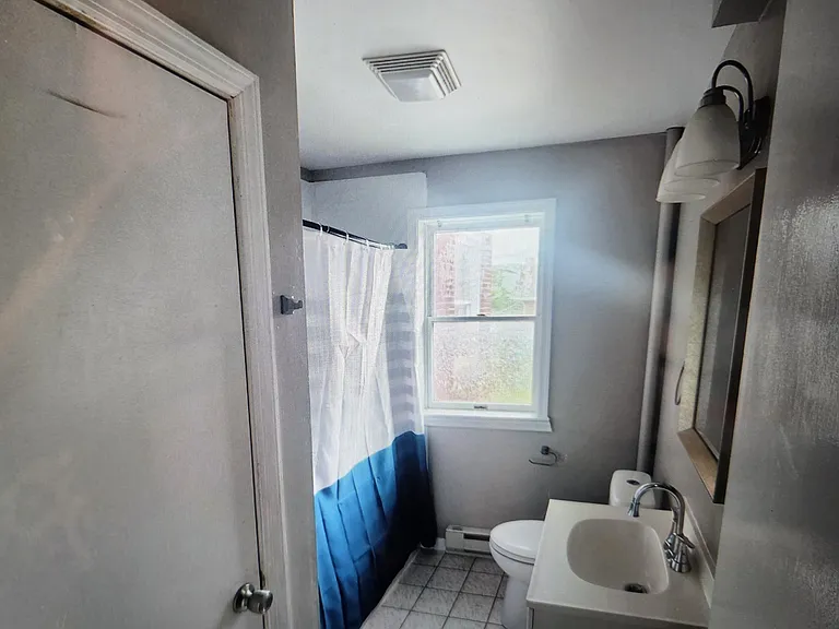 300-302 Curtin St #302B — Photo 5