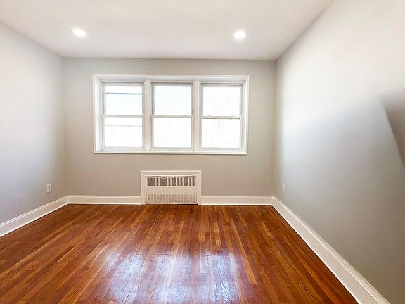 4th image of 154 Bowers St APT 2D