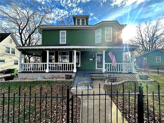 3rd image of 801 E Pearl St