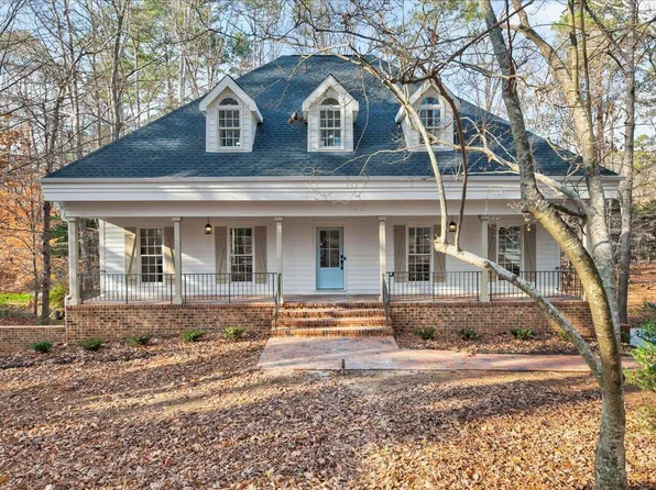 221 Huntington Dr, Chapel Hill, NC 27514