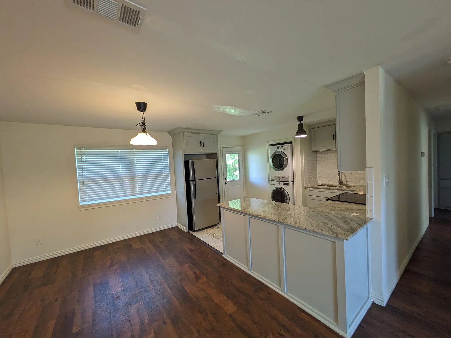 3 bed, 1073 sqft, $1,700 — Photo 3