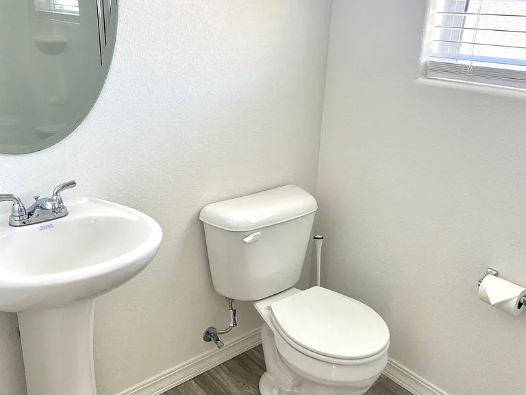 706 Grissom Dr — Photo 16