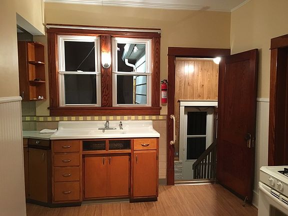 4th image of 714 E Livingston St