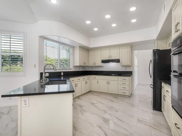 5030 Caspian Dr — Photo 5