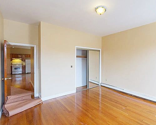 3rd image of 211 13th St #1