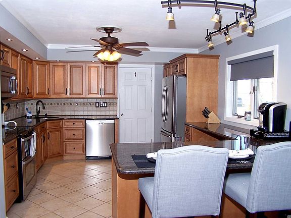3rd image of 2 Bernice Ct