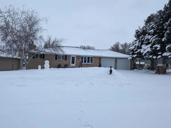 755 Cory Dr, Seward, NE 68434