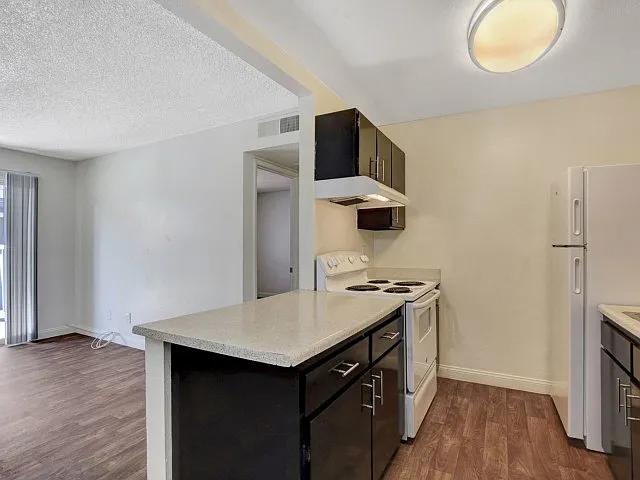 Paradise Square | Apartments For Rent in Las Vegas