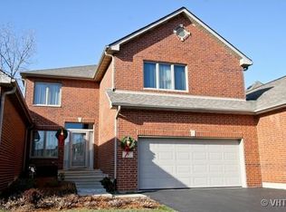 9 Billy Casper Ln, Midlothian, IL 60445
