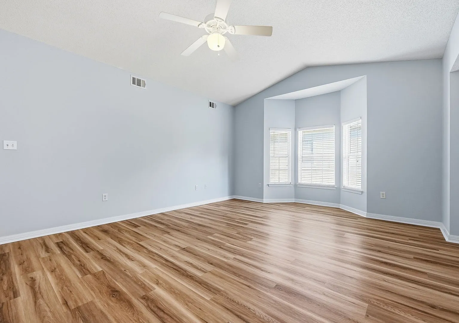 Charming Unit Close to the Pool! — Photo 4
